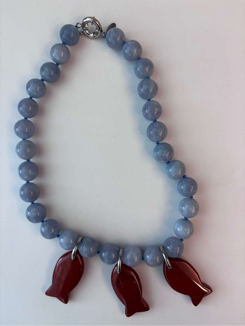 Blue Jade Red Agate 3 Fish pendants Round 14 mm Beads Necklace